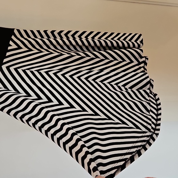 Soprano Black and White Sleeveless Chevron Dress, Sz M, Lightweight, GUC - Picture 3 of 7